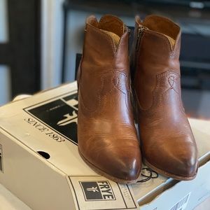 Frye Renee Sean Short